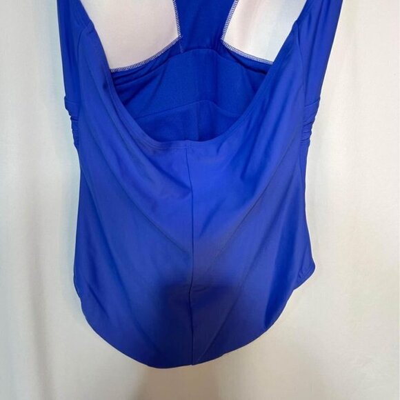 SPEEDO woman’s halter top, built in bra, full bottom coverage swimsuit. Size 16. - Picture 6 of 10